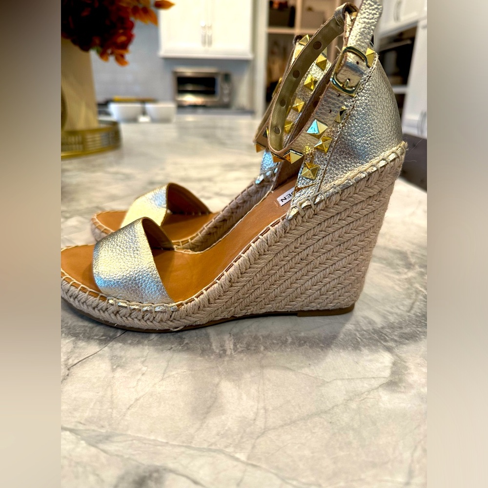 Steve Madden gold with studs sandals - Picture 2 of 2